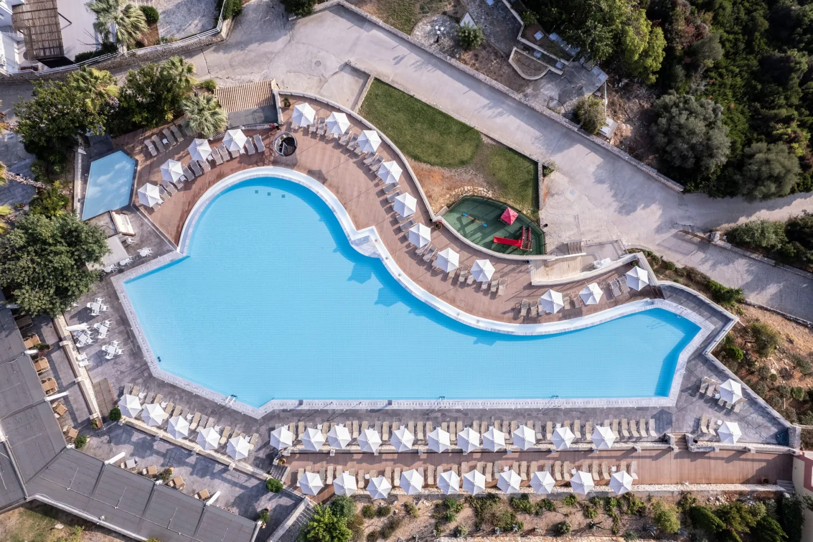 Louis Apostolata Island Resort, Skala
