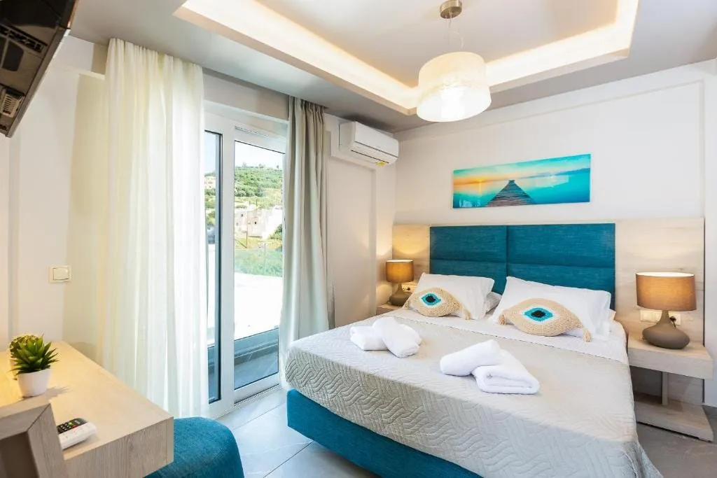 Akrogiali Aparments, Bali, Grčka — Deluxe Family Suite with Jacuzzi and Sea View 2-5 Pax