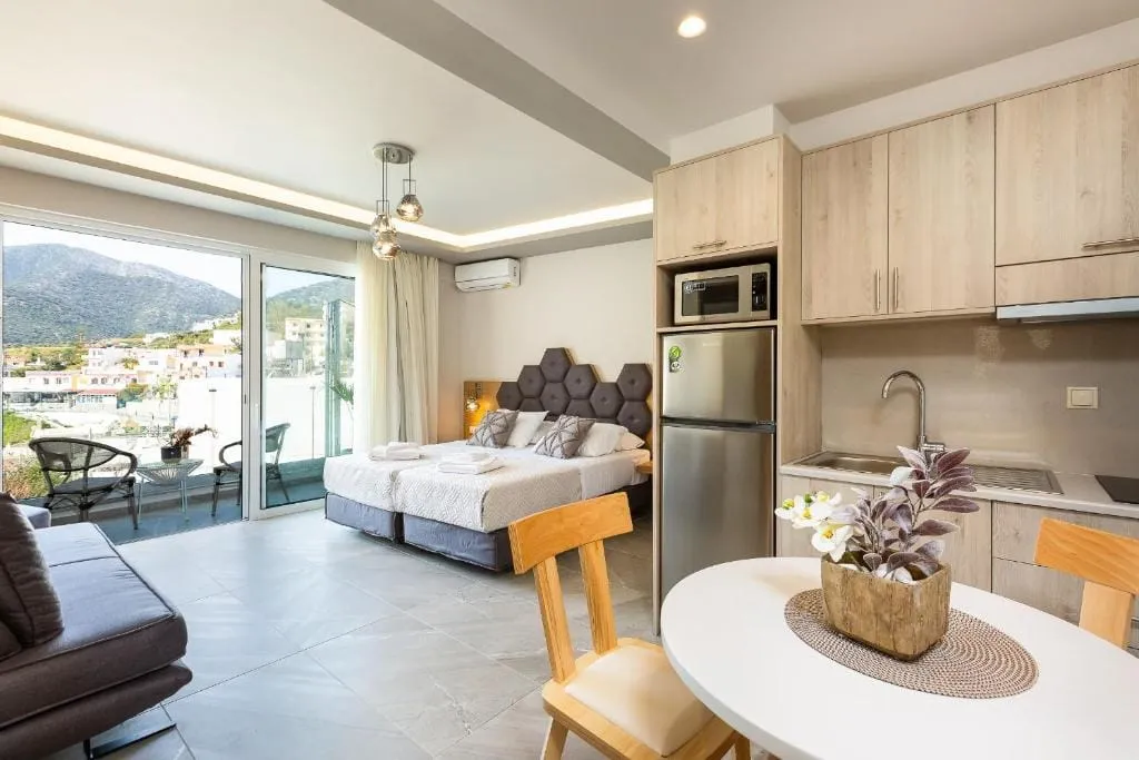 Akrogiali Aparments, Bali, Grčka — Deluxe Studio with Side Sea View 2-3 Pax