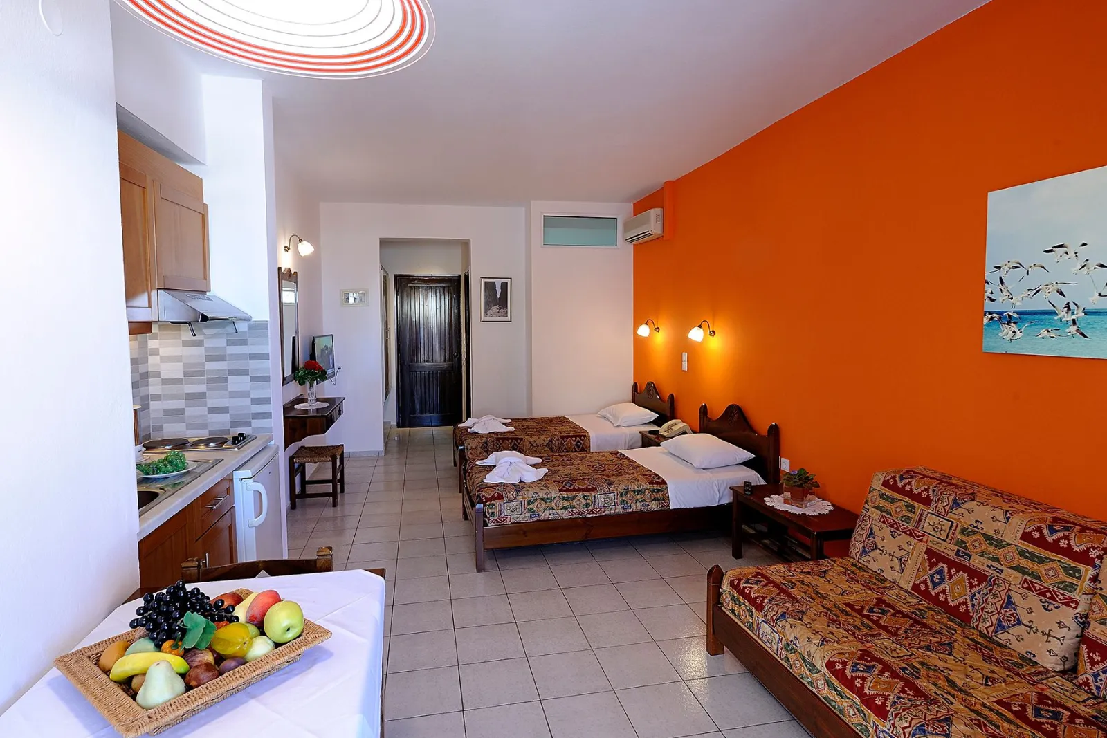 Apollon Hotel Apartments Rethymno, Rethymno, Grčka — Studio Mountain and Pool View