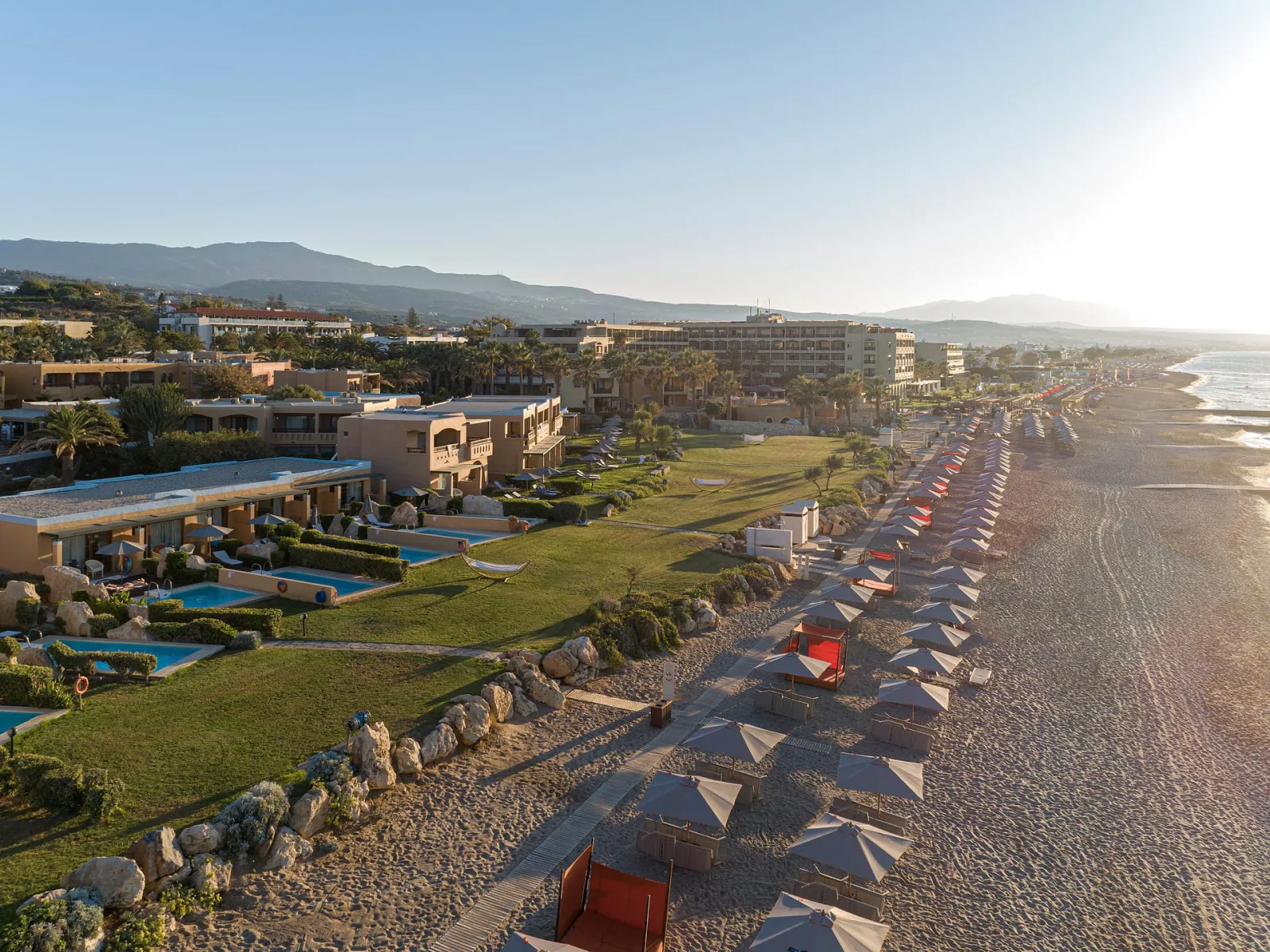 Aquila Rithymna Beach, Rethymno, Grčka — Mythica Bungalow - Beachfront