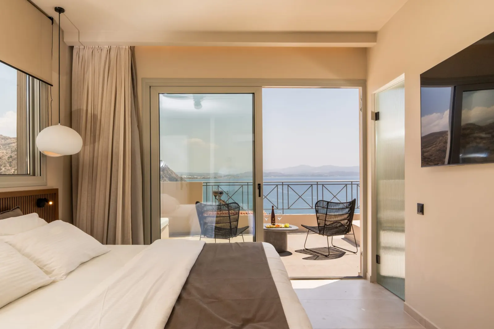 Astoria Hotel Crete, Grčka — Deluxe Penthouse Suite | Panoramic Sea View & Outdoor Hot Tub