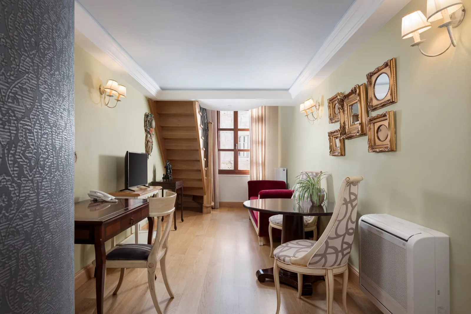 Civitas Suites Hotel, Grčka — Deluxe Suite with City View