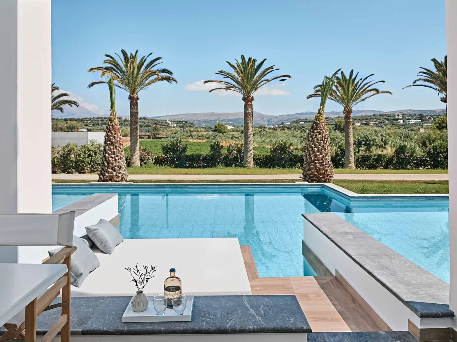 Grecotel Luxme White, Rethymno, Grčka — Swim Up Family Guestroom