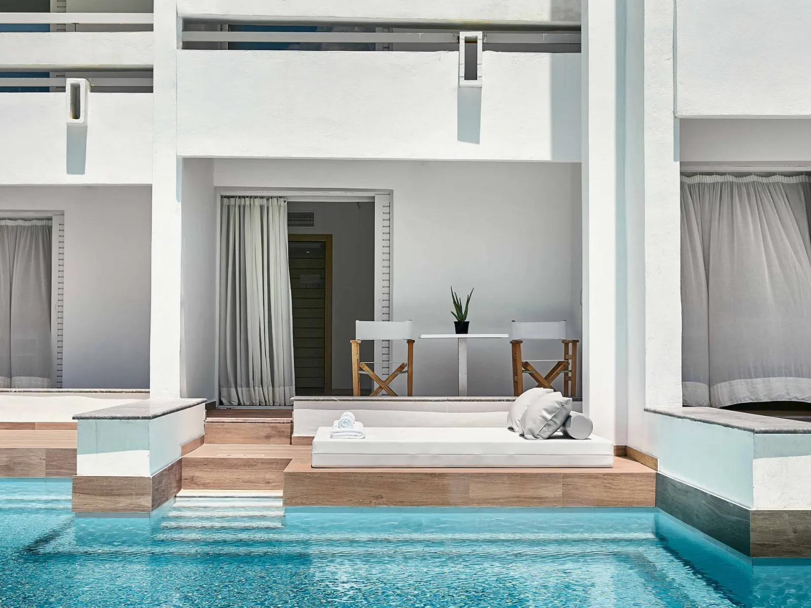 Grecotel Luxme White, Rethymno, Grčka — Swim Up White Room