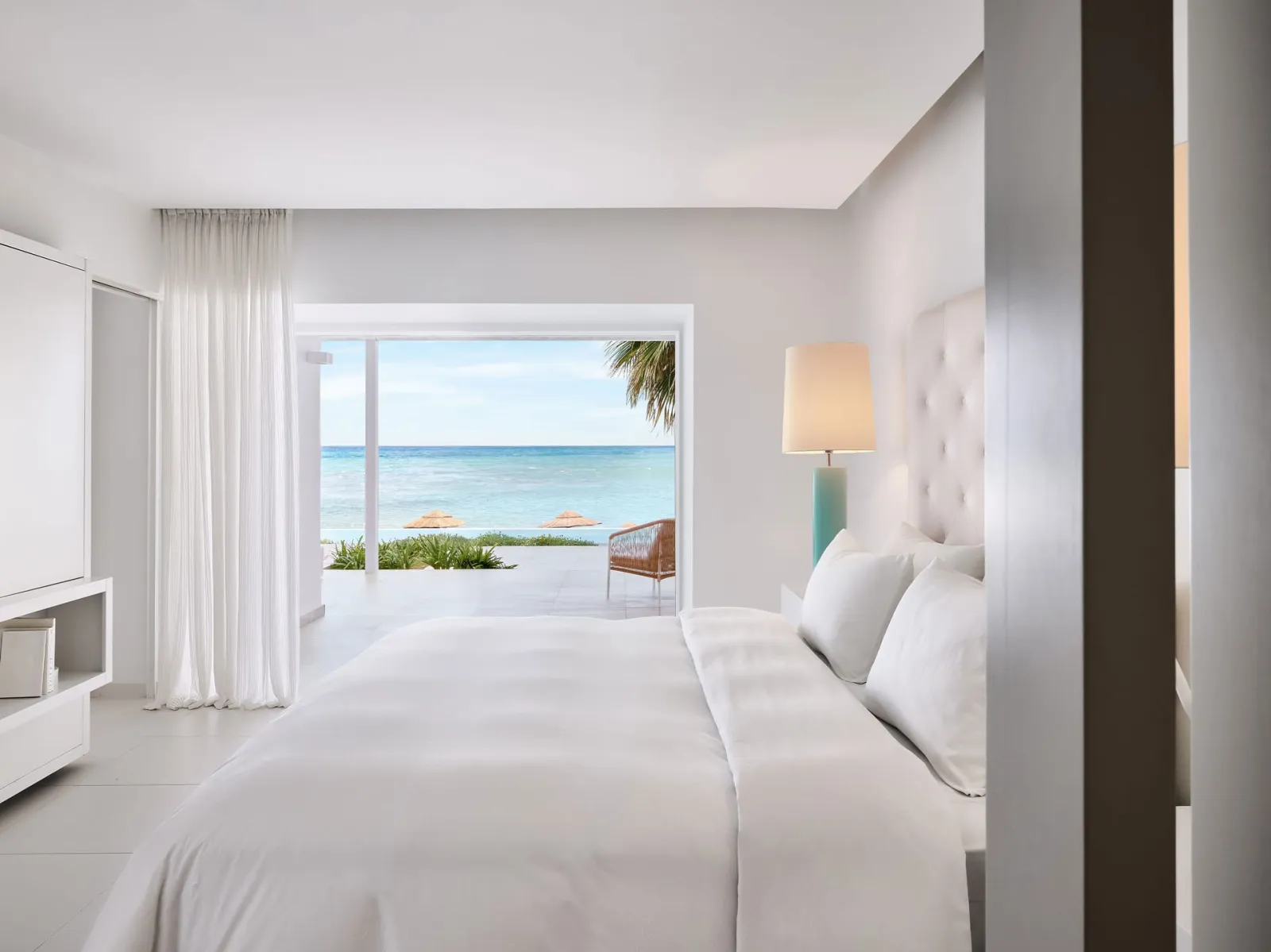 Grecotel Luxme White, Rethymno, Grčka — Yali Seafront Suite with Sharing Pool