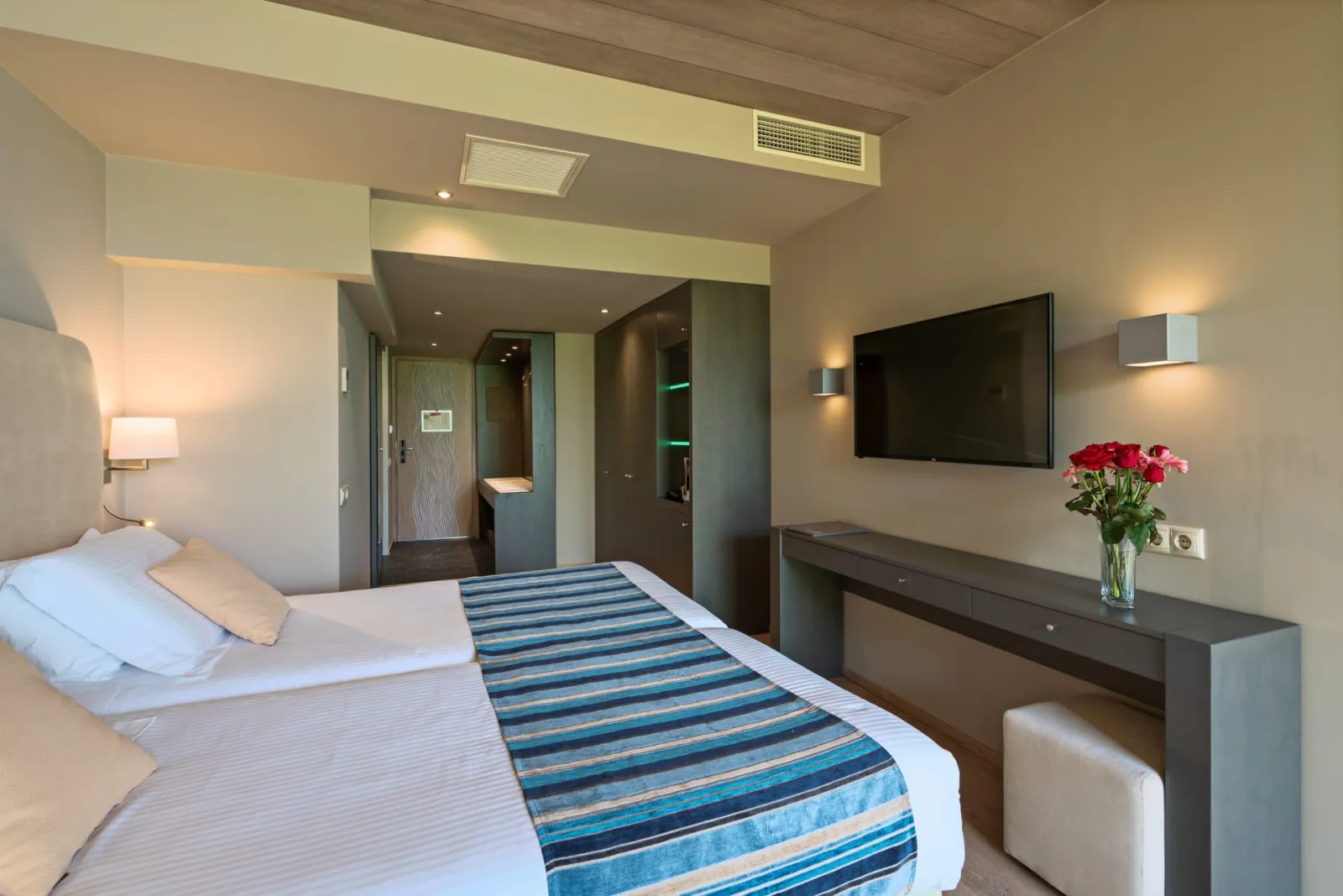 Kyma Suites Beach Hotel, Grčka — Junior Suite with Sea View & Jetted Tub