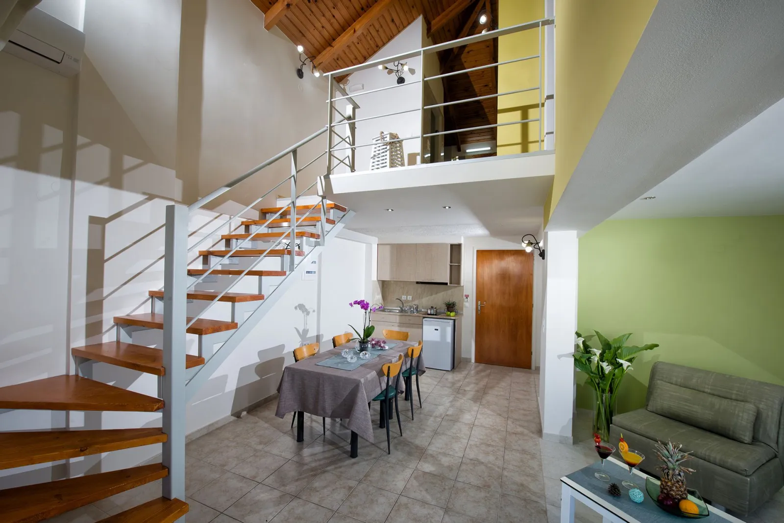Mary Hotel Apts & Mary Royal Suites, Rethymno, Grčka — Superior Two Bedroom Apartment with Pool View - Split Level