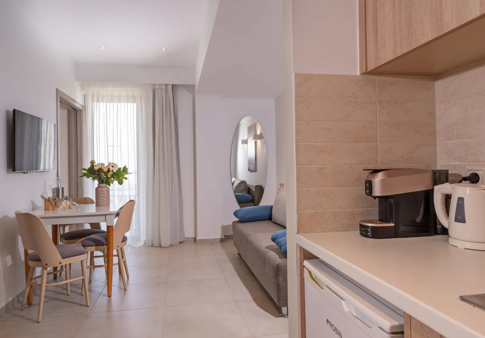 Minos Hotel, Rethymno, Grčka — Family One Bedroom Suite