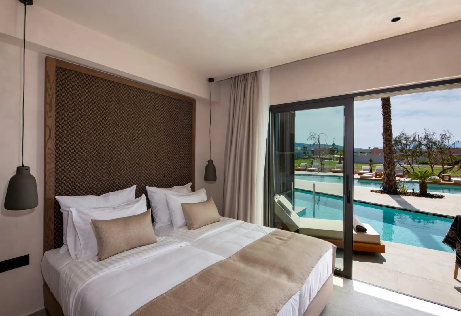 Nalu Resort & Spa, Rethymno, Grčka — Double Room Sharing Pool with Side Sea View