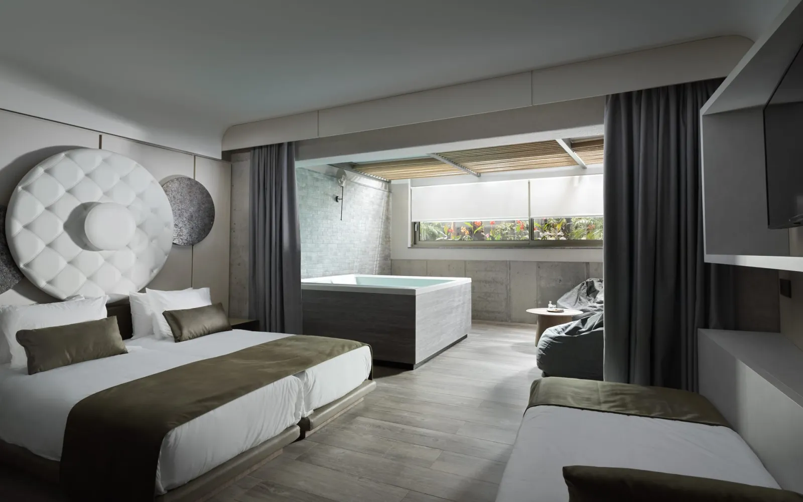 Nautilux by Mage Hotels, Rethymno, Grčka — SemiGround Patio Room with Hot Tub