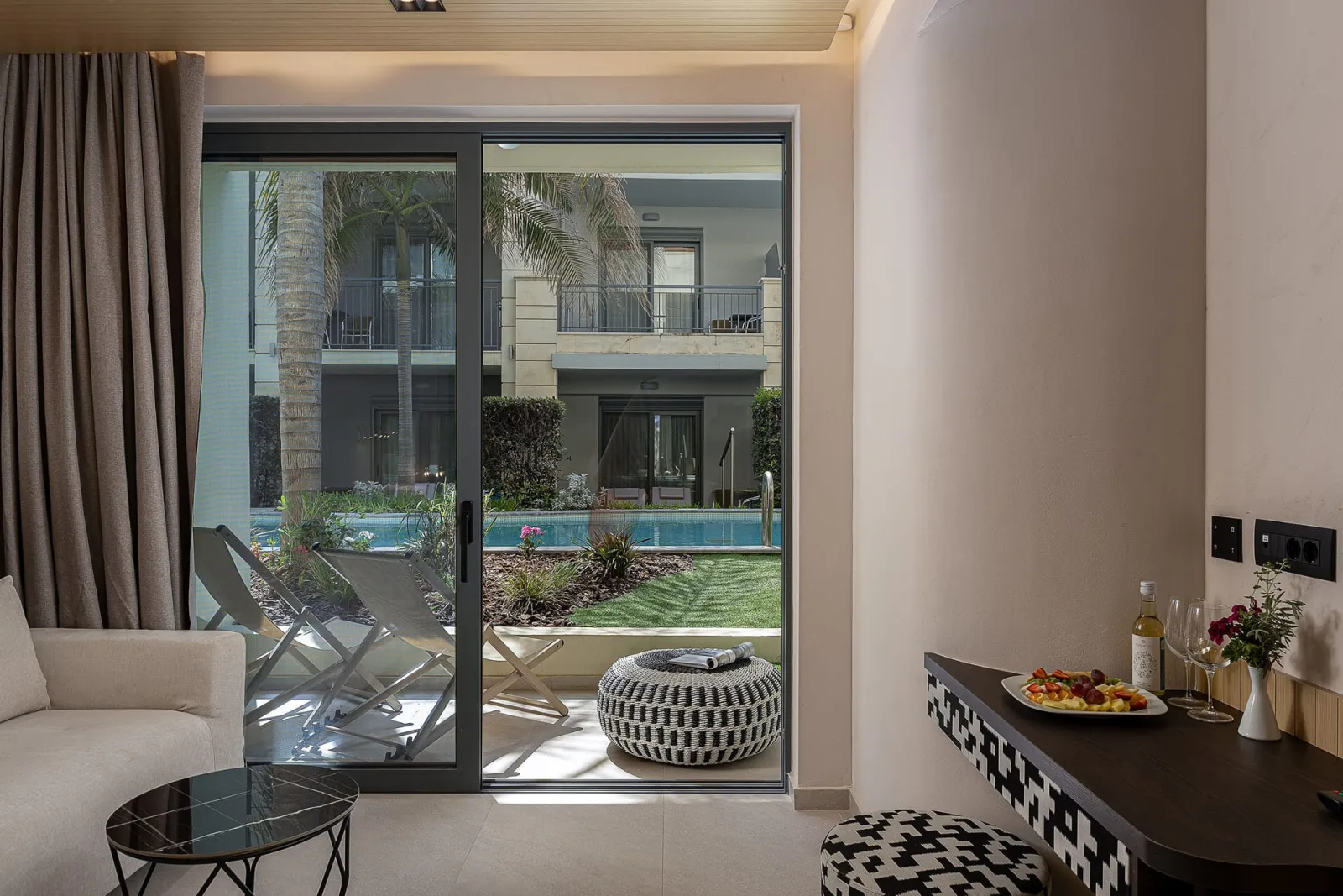 Pearl Beach Rethymno, Rethymno, Grčka — Superior Room Swim-Up