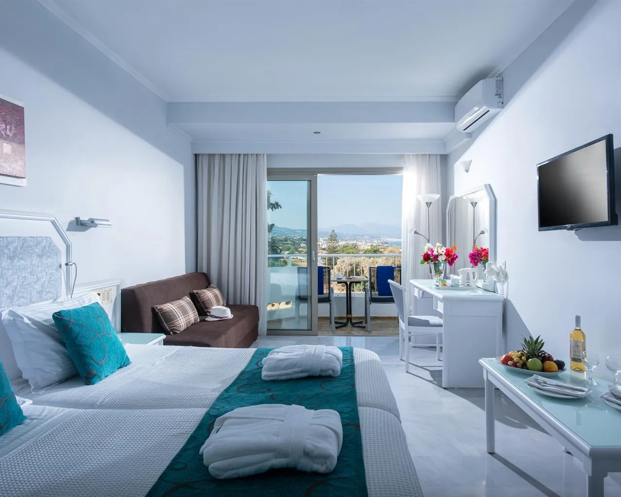 Rethymno Mare & Water Park, Rethymno, Grčka — Double Room Deluxe with Jacuzzi in Bath Sea View