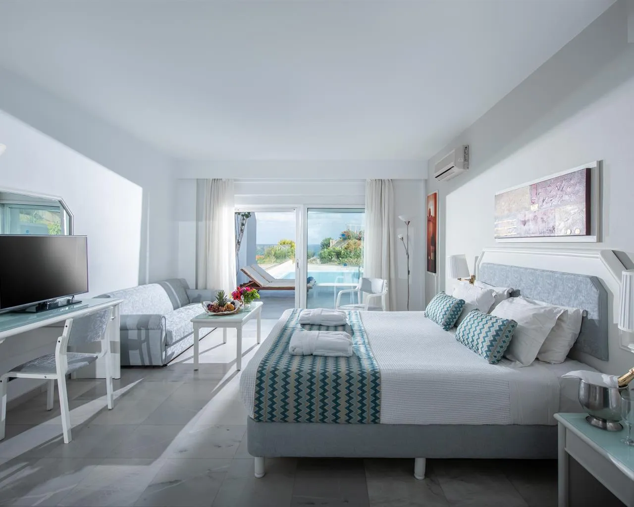 Rethymno Mare Royal & Water Park, Rethymno, Grčka — Suite 1 BedRoom Private Pool Sea View