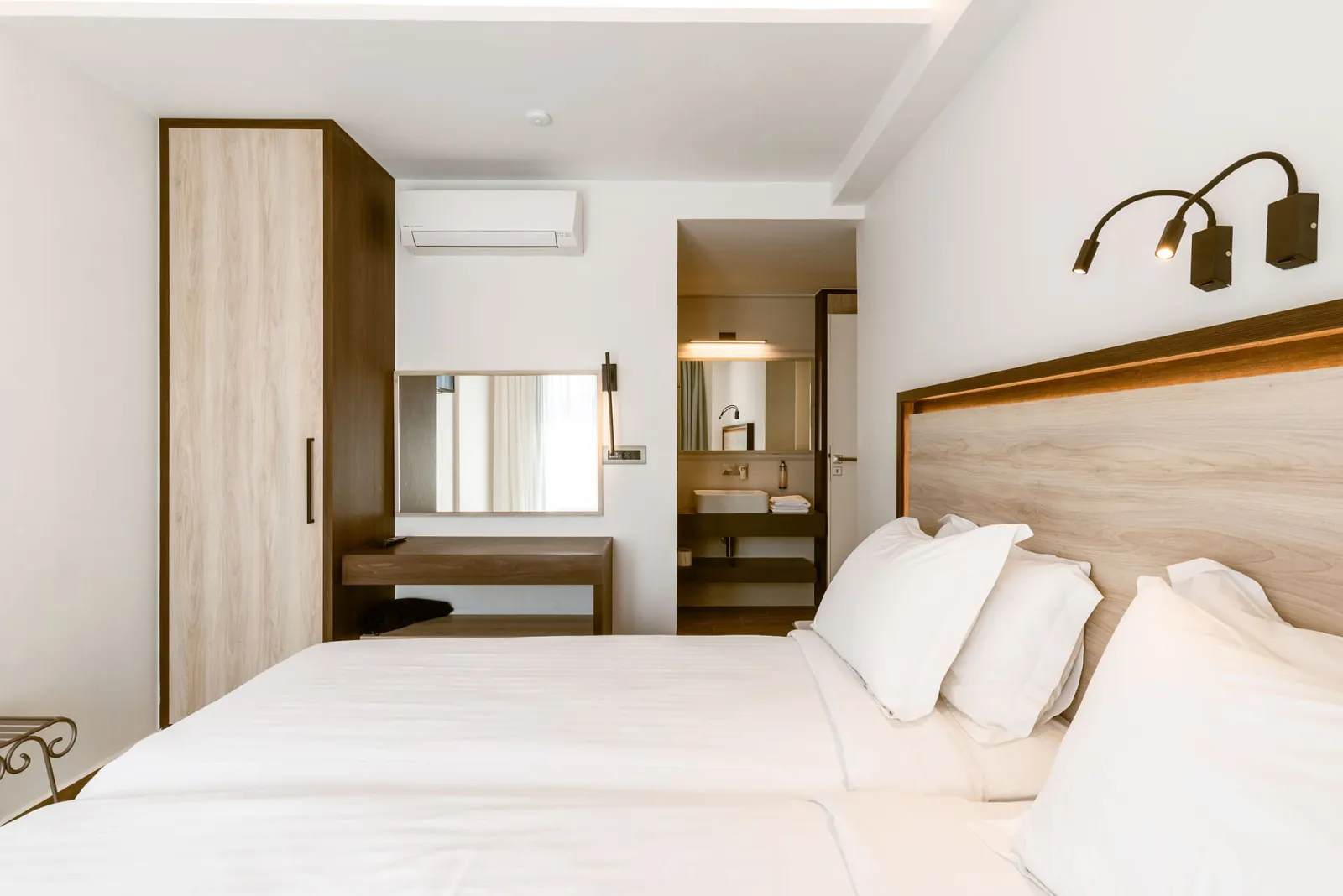 Summer Dream, Rethymno, Grčka — Deluxe Two Bedroom Apartment with Jetted Tub