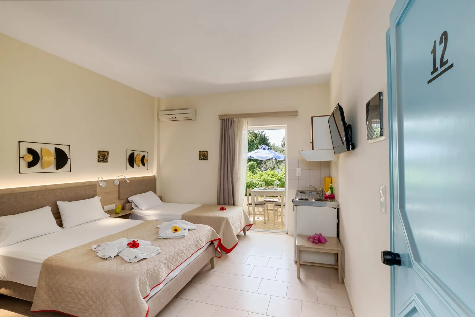 Sunrise Hotel & Apartments Crete, Grčka — Triple Studio