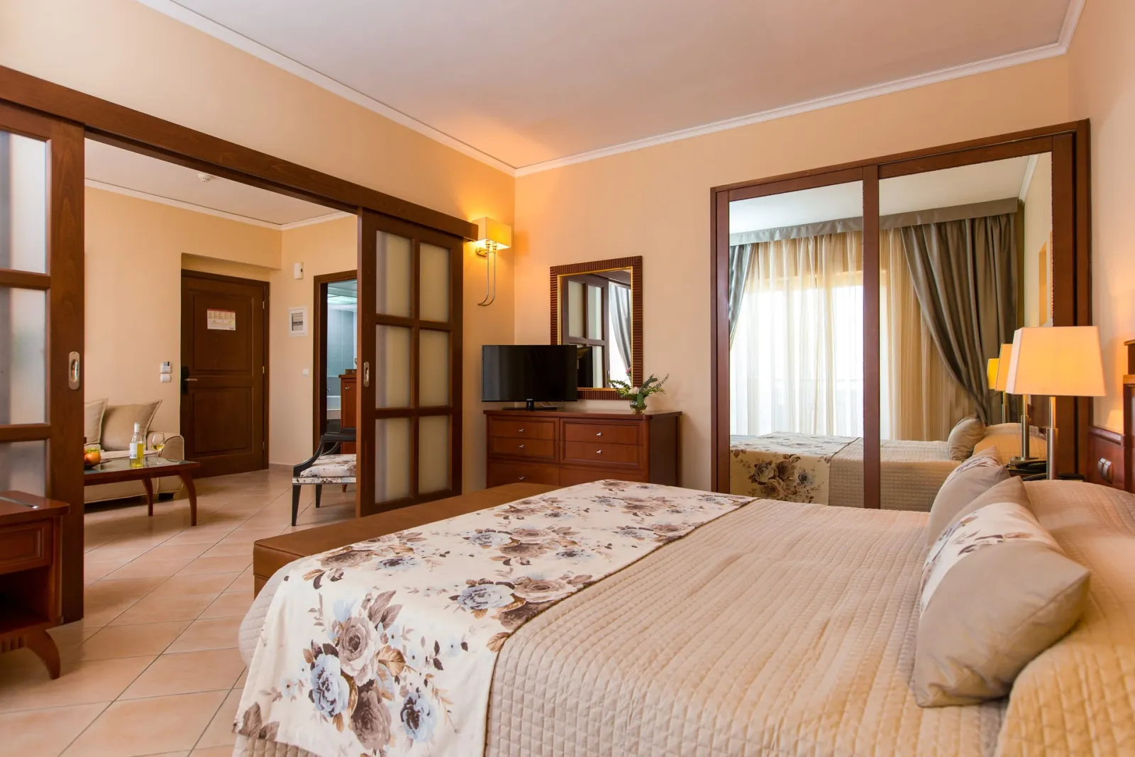 Theartemis Palace, Rethymno, Grčka — Suite Side Sea View