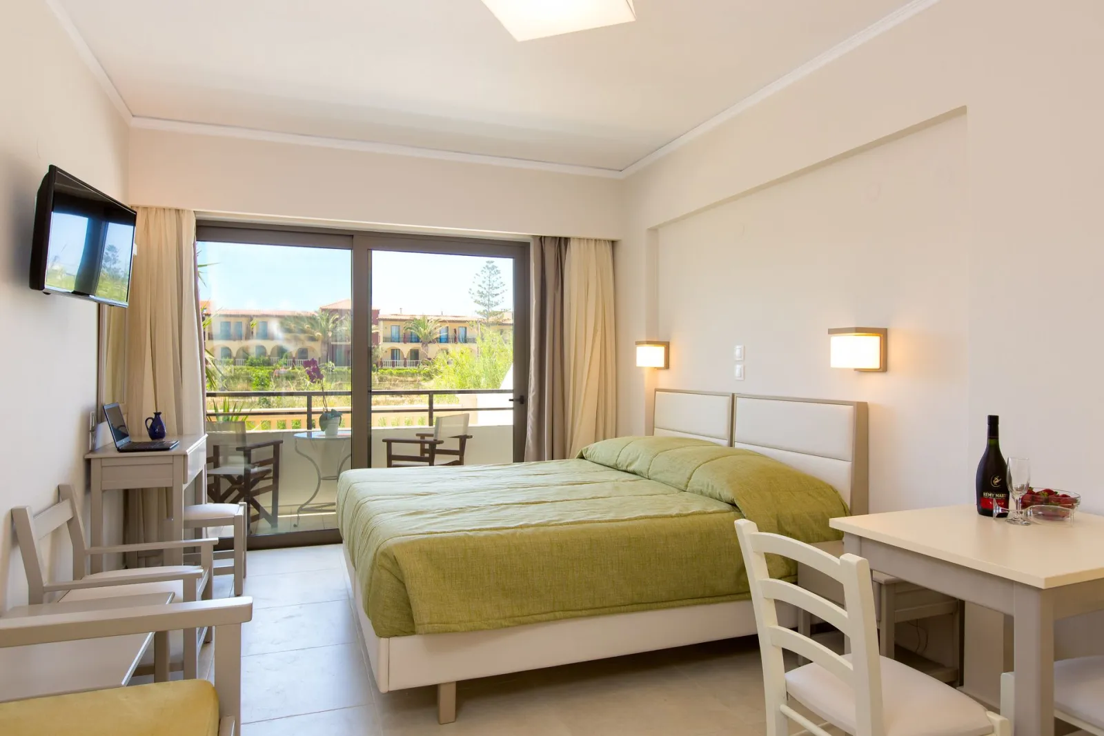 Trefon Hotel Apartments & Suites Crete, Rethymno, Grčka — Superior Studio