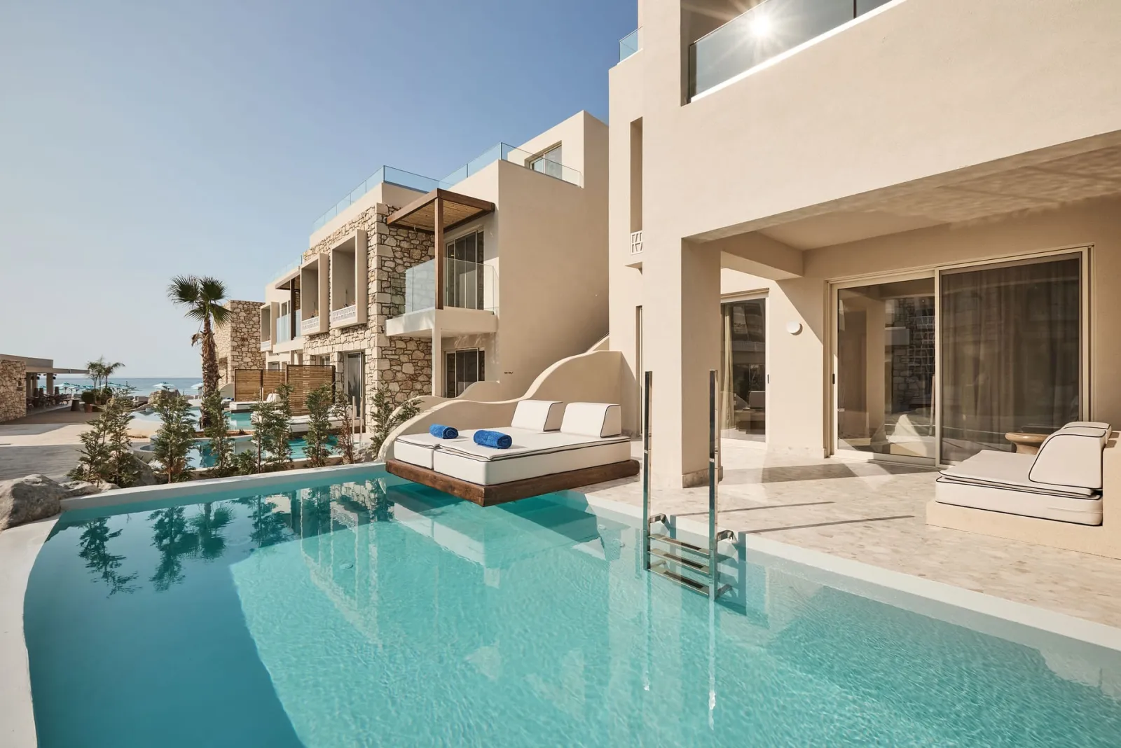 Uzenie All Suites Boutique Resort, Rethymno, Grčka — Spa Retreat Suite with Individual Pool & Hydromassage Bathtub