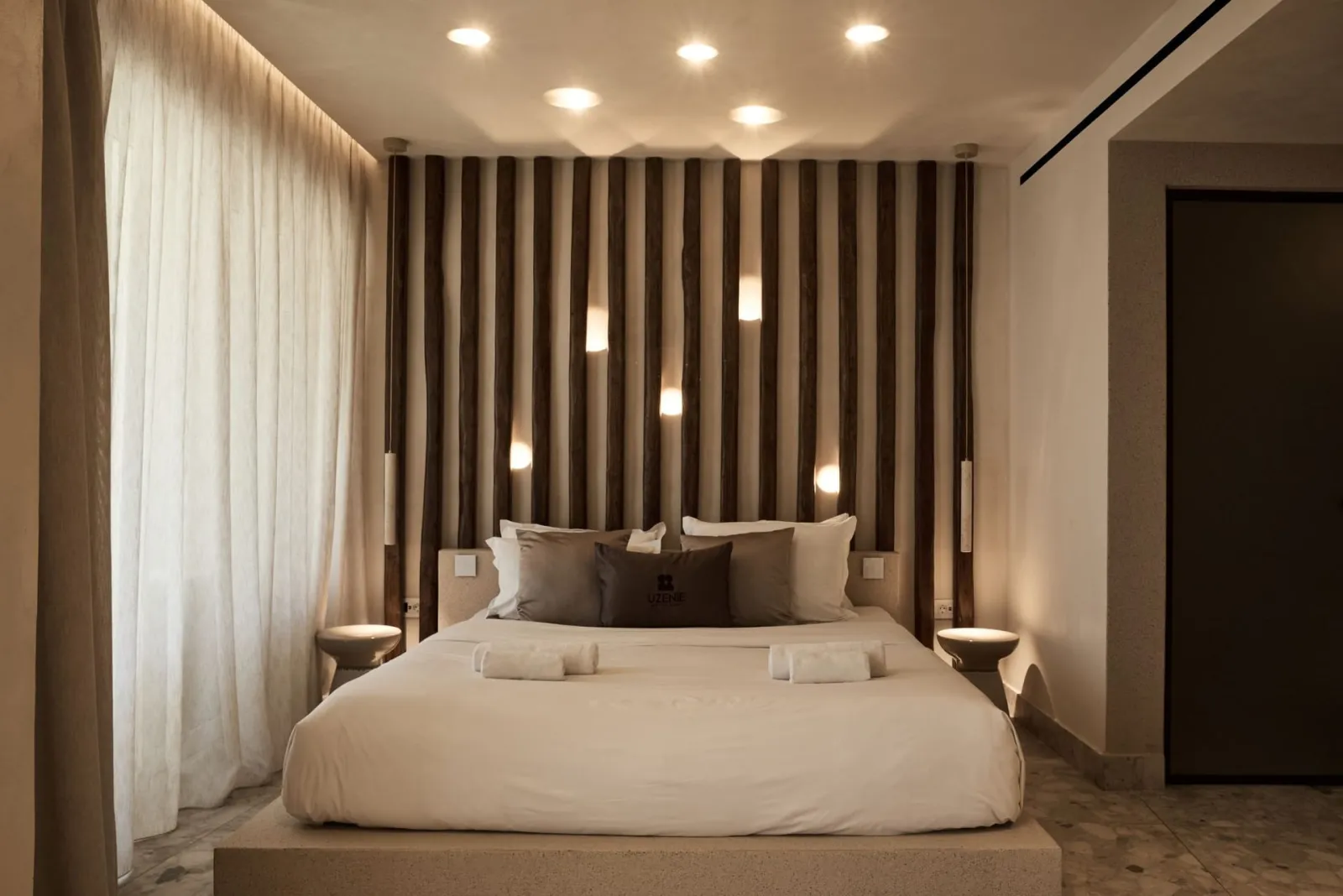 Uzenie All Suites Boutique Resort, Rethymno, Grčka — Starlight Suite with Outdoor Hydromassage Bathtub