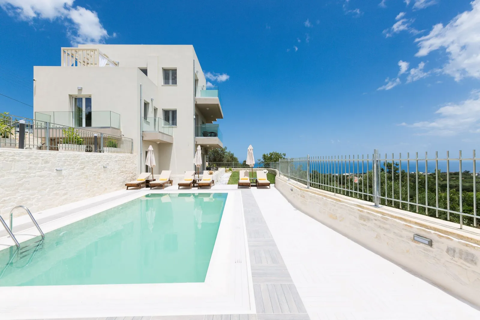 Vigla Suites, Vederi