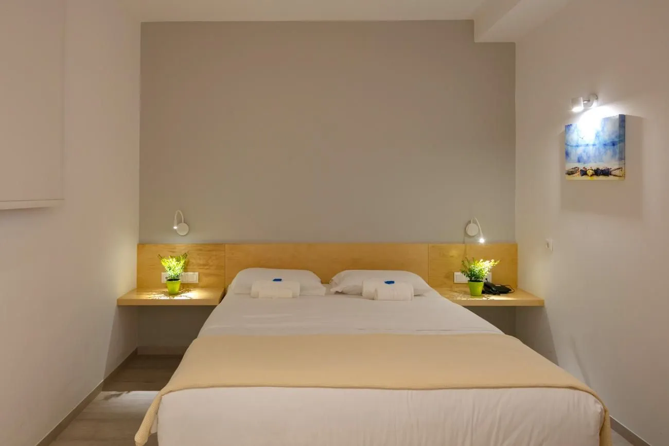 8kto Guest House Skiathos, Grad Skijatos – Kotroni, Grčka — Room I - Double Room with Window Ground Floor
