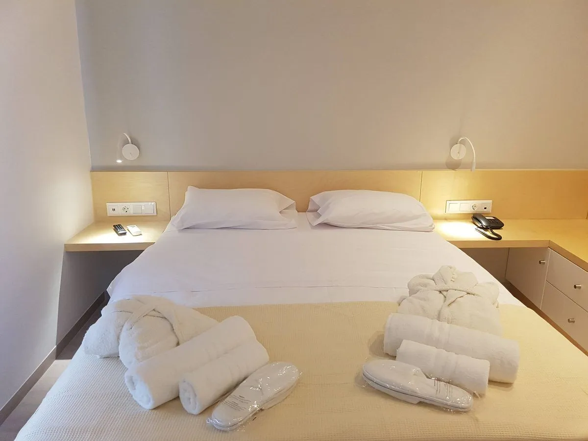 8kto Guest House Skiathos, Grad Skijatos – Kotroni, Grčka — Room II - Double Room with Window First Floor