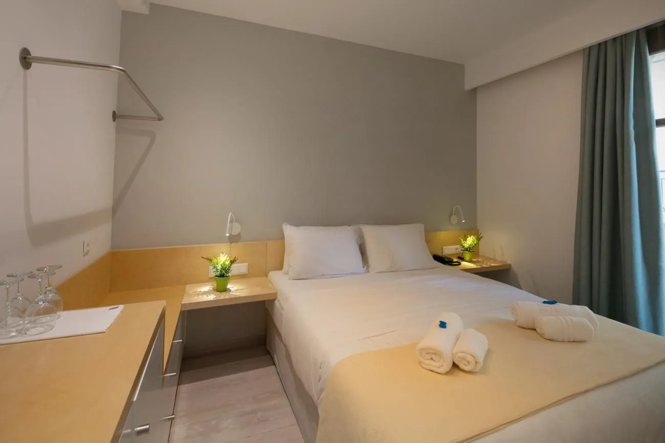 8kto Guest House Skiathos, Grad Skijatos – Kotroni, Grčka — Room V - Double Room with Balcony First Floor
