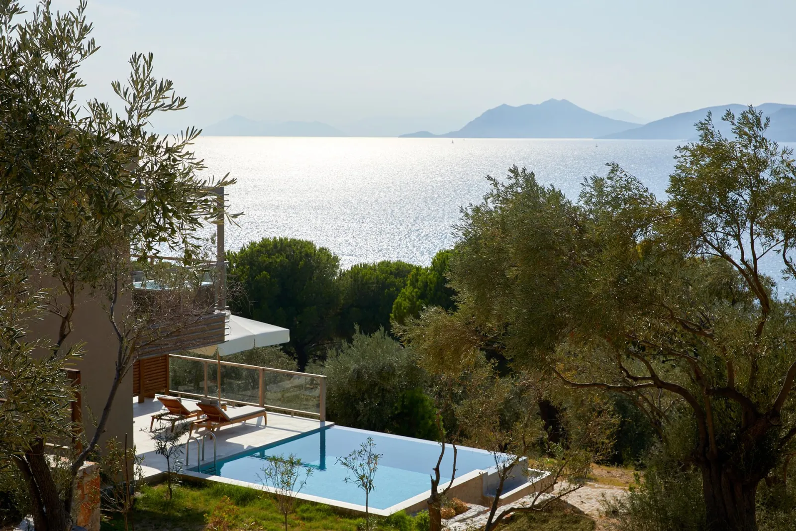 Elivi Skiathos, Koukounaries, Grčka — Interconnected Suite Private Pool | Nest Infinity Rooms & Suites