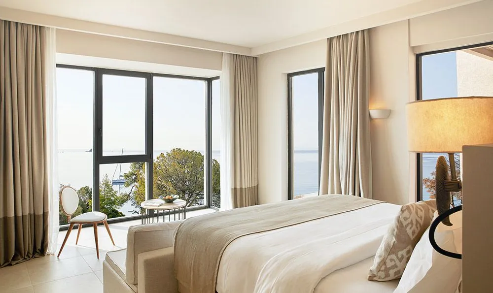 Elivi Skiathos, Koukounaries, Grčka — Junior Suite Hot Tub | Grace Rooms & Suites