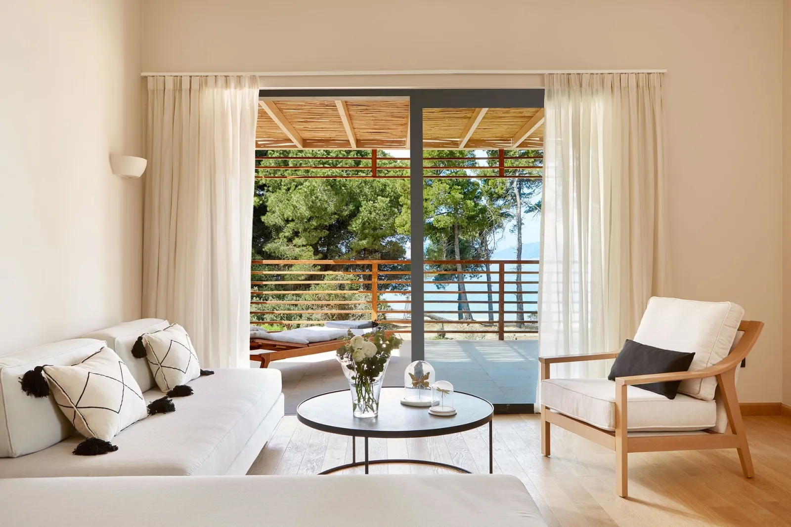 Elivi Skiathos, Koukounaries, Grčka — Premium Suite Hot Tub | Nest Grove Rooms Villas & Suites