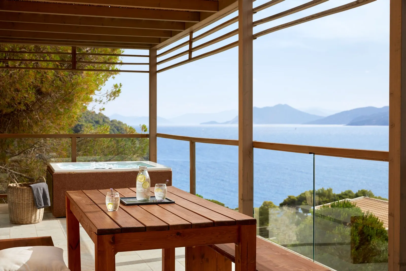 Elivi Skiathos, Koukounaries, Grčka — Premium Suite Hot Tub | Nest Infinity Rooms & Suites