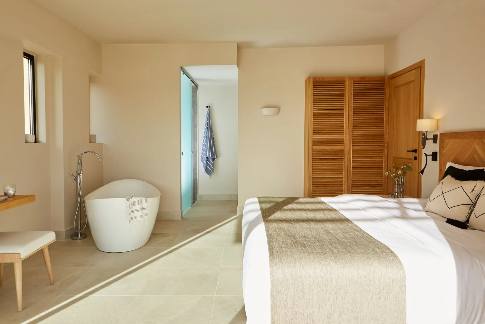 Elivi Skiathos, Koukounaries, Grčka — Premium Suite Private Pool | Nest Grove Rooms Villas & Suites