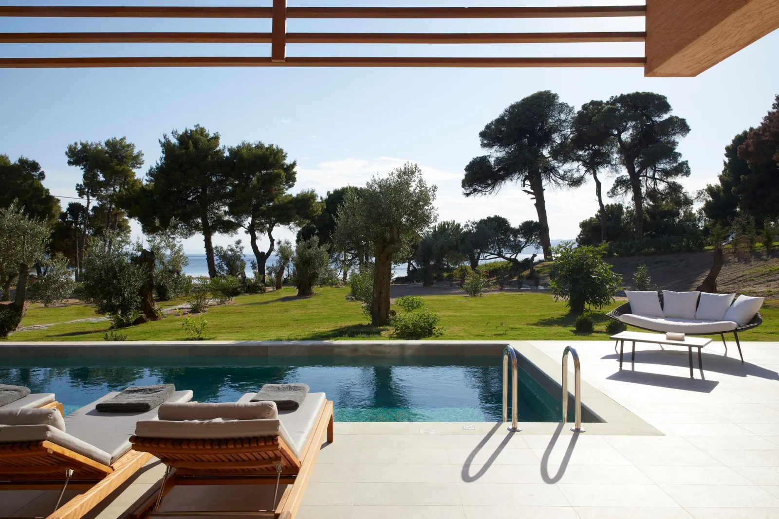 Elivi Skiathos, Koukounaries, Grčka — The Swan Villa | Nest Grove Rooms Villas & Suites