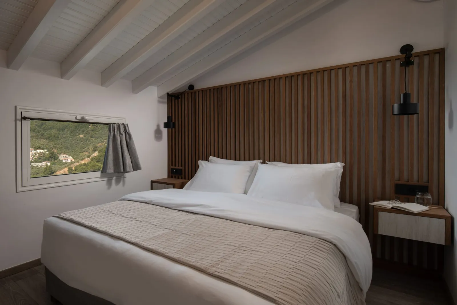 Poseidon Villas Skiathos, Megali Ammos – Agios Fanourios, Grčka — Senior Suite with private Jacuzzi and Sea View