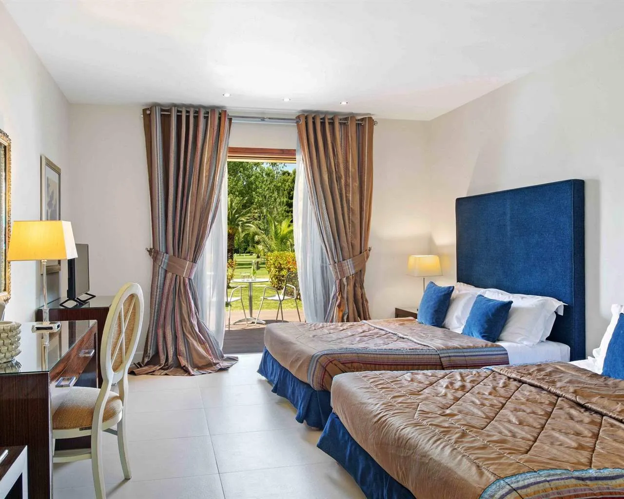 Princess Resort Skiathos SANTIKOS COLLECTION, Agia Paraskevi, Grčka — Family Room Private Garden Garden View