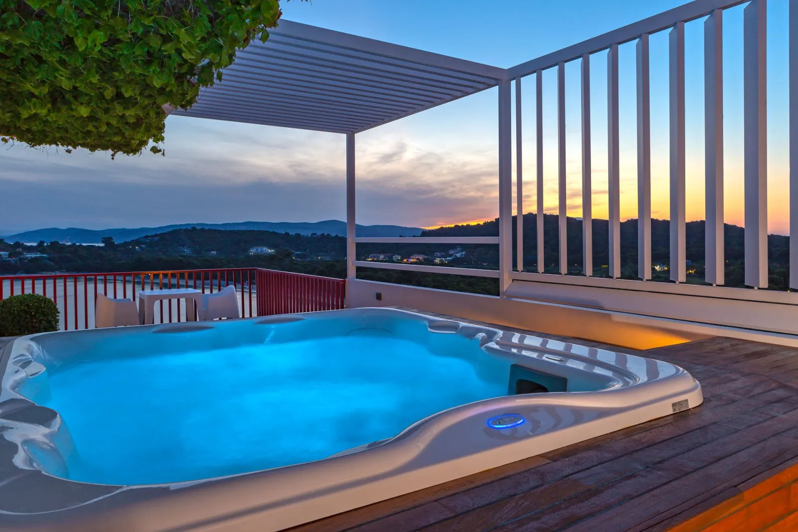 The Skiathos Palace Hotel, Kukunaries, Grčka — Double Suite with outdoor Jacuzzi & Panoramic Sea View