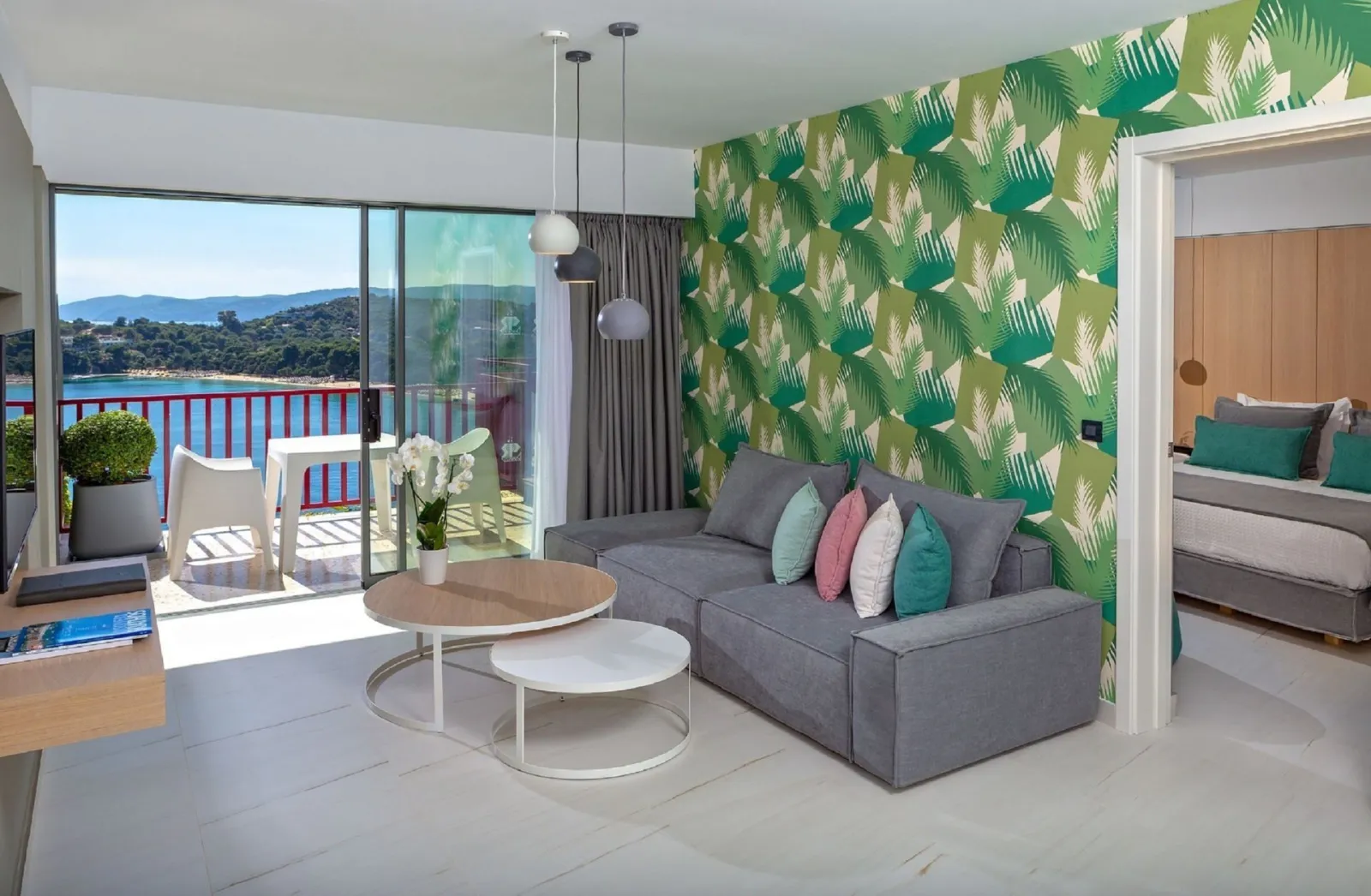 The Skiathos Palace Hotel, Kukunaries, Grčka — Suite with outdoor Jacuzzi & Panoramic Sea View