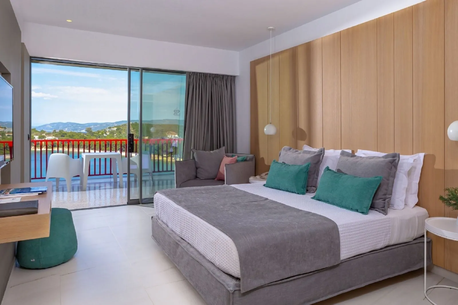 The Skiathos Palace Hotel, Kukunaries, Grčka — Suite with Panoramic Sea View