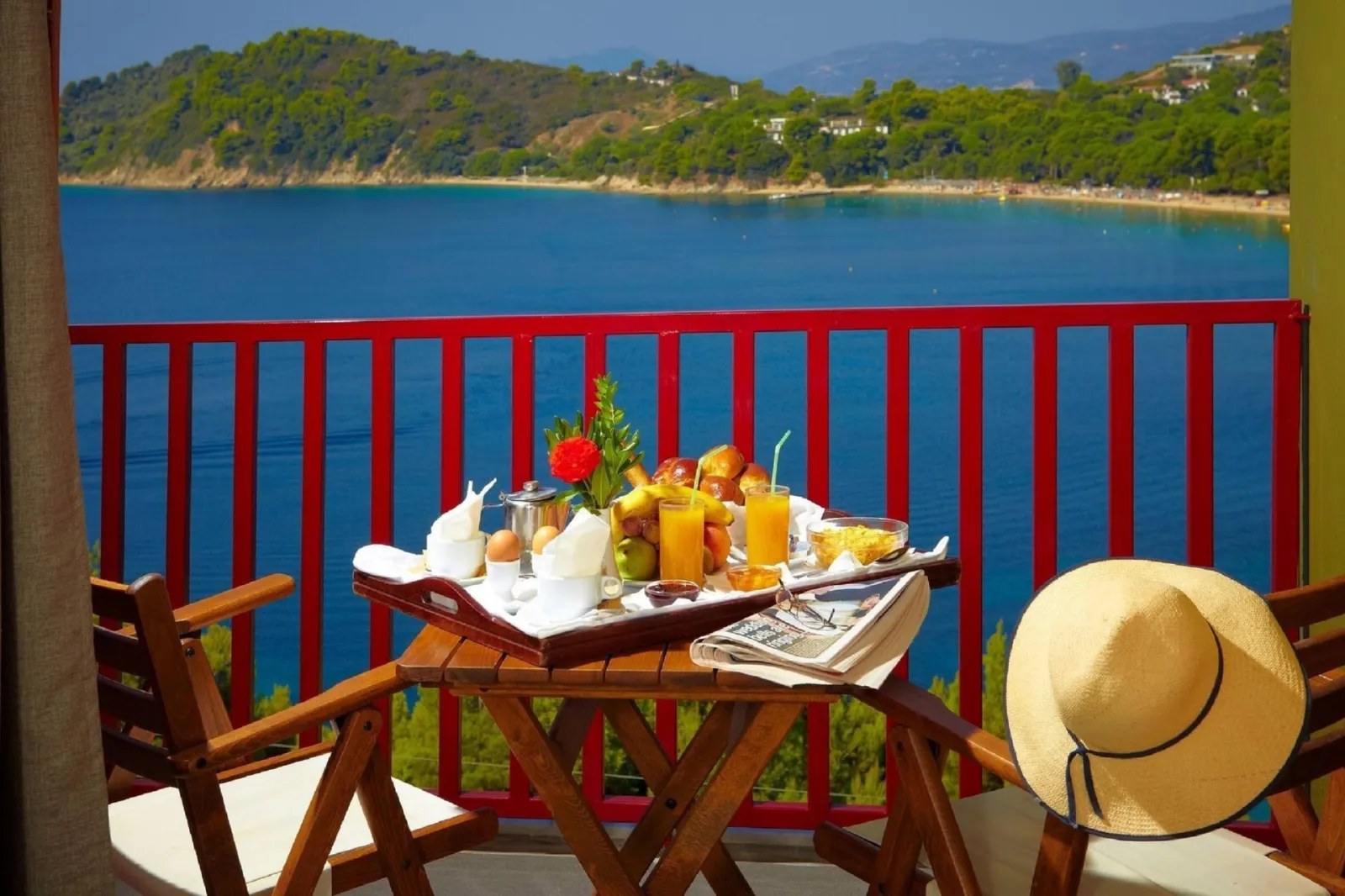 The Skiathos Palace Hotel, Kukunaries, Grčka — Superior Room with Koukounaries Beach View