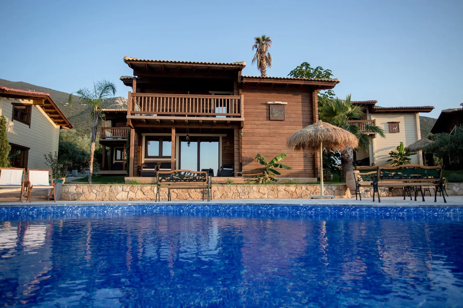 Anthidon Estate, Grčka — The Stonewood Cottage - 2 Bedroom Poolfront Villa with Sea View - Sauna & Shared Pool