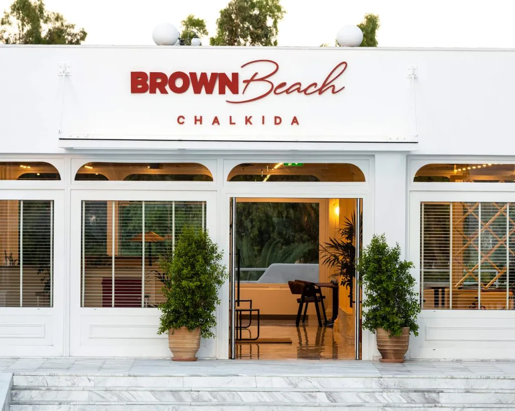 Brown Beach Chalkida, Halkida, Grčka — plaža