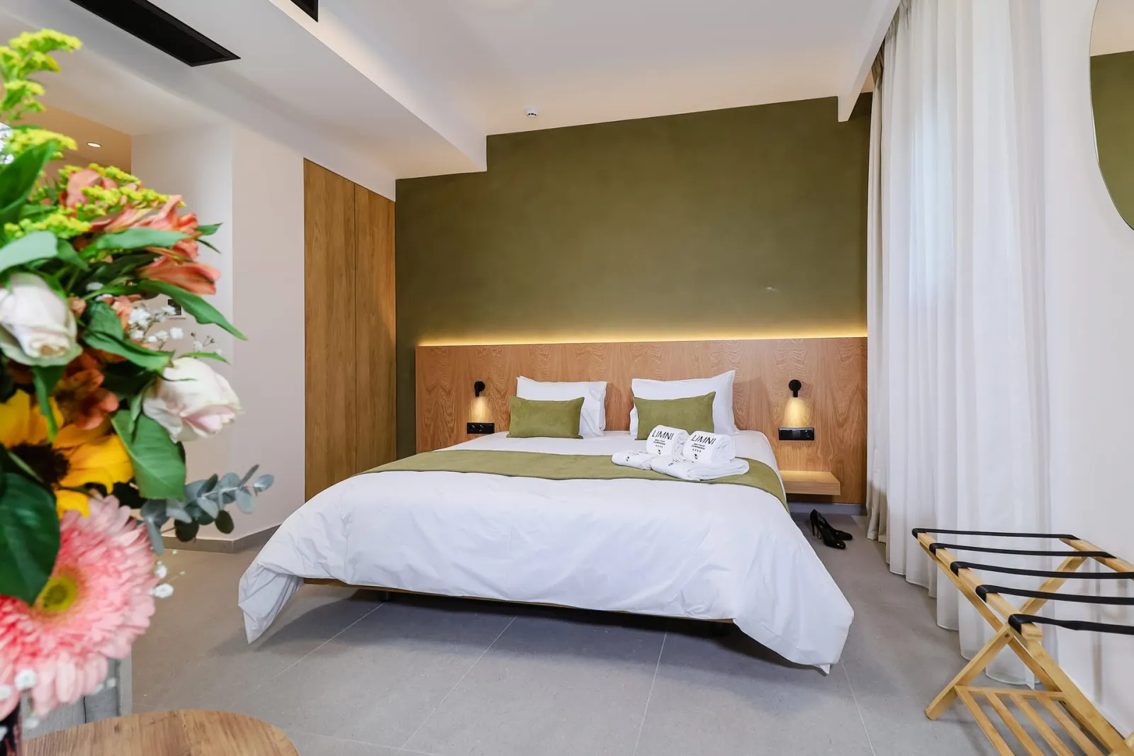 Limni Boutique Experience, Limni, Grčka — Deluxe Family Room with Outdoor Jacuzzi - Atrium View