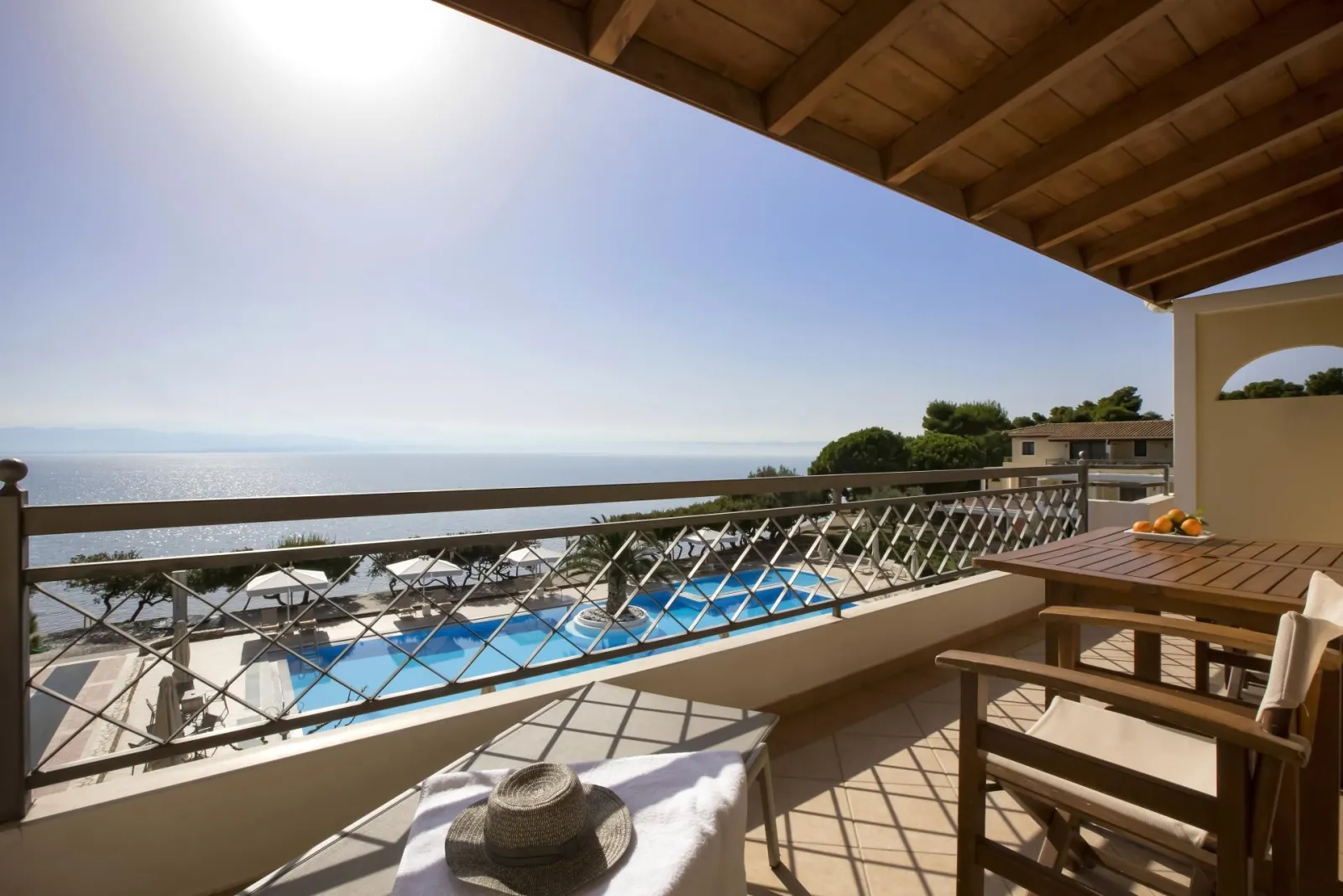 Negroponte Resort Eretria, Eretria, Grčka — Junior Suite with Fire Place and Sea View 37sqm