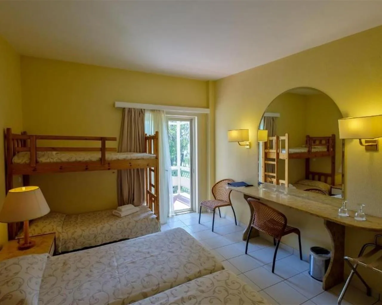 Palmariva Beach Hotel By Anayia All-Inclusive Resorts, Eretria, Grčka — Family Room BunkBed Garden View