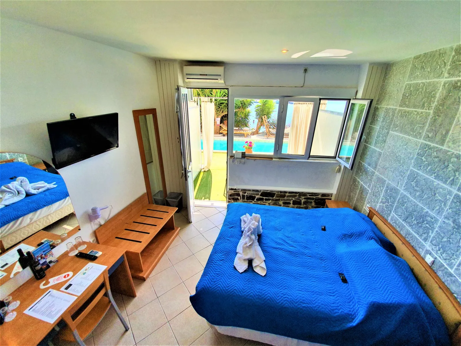 Porto Evia Boutique Hotel, Grčka — Garden Room /Pool & Sea Front