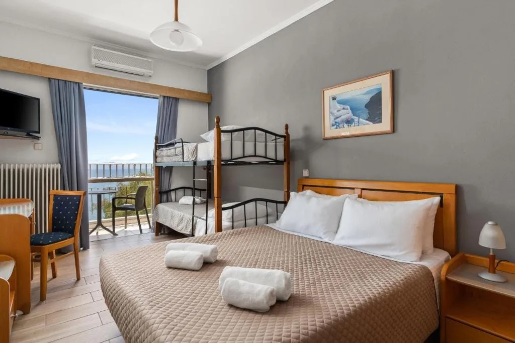 Stefania Beach Hotel By Anayia All-Inclusive Resorts, Amirantos, Grčka — Superior Family Room with Bunk Bed Surroundings
