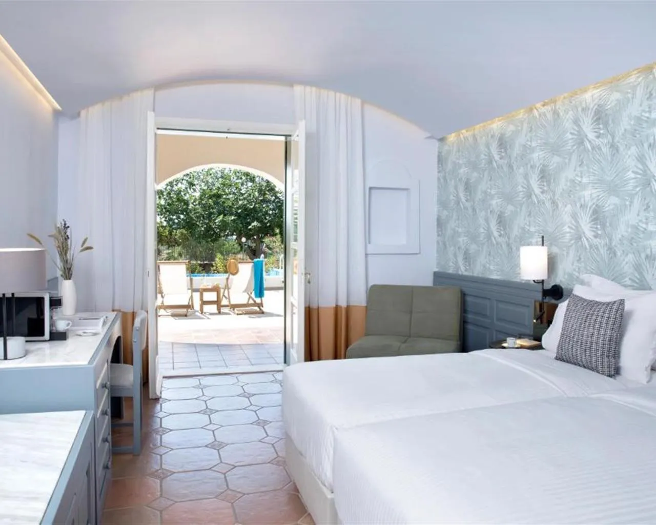Zeus Eretria Hotel & Spa Resort, Eretria, Grčka — Bungalow Private Pool Upbeat Garden View