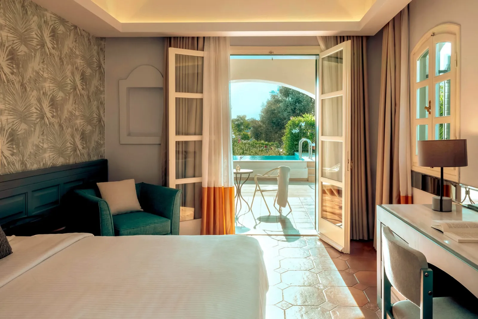 Zeus Eretria Hotel & Spa Resort, Eretria, Grčka — Upbeat Bungalow Pool View Private Pool