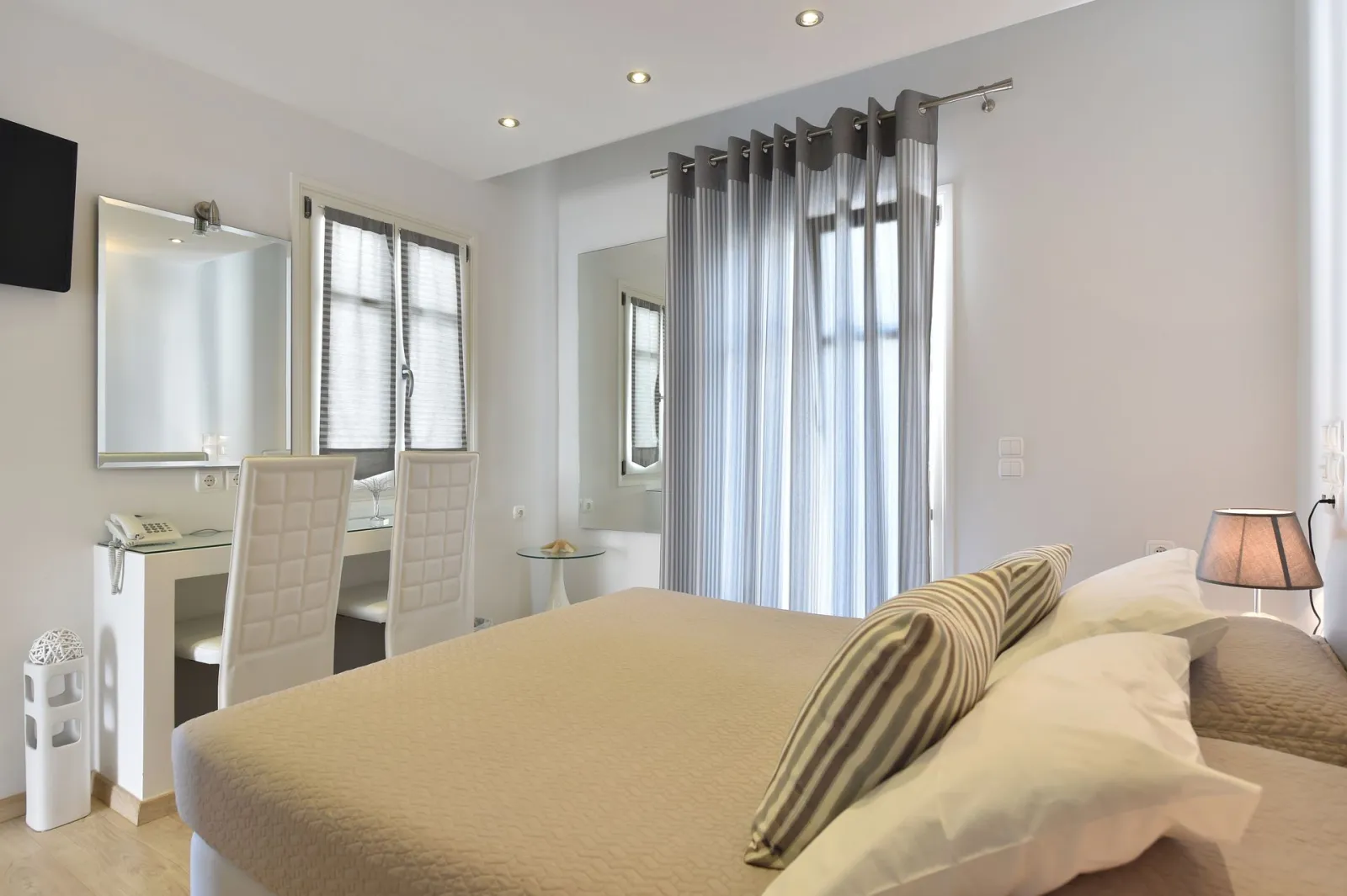 Alexandros Apartments Paros, Nausa, Grčka — Deluxe Double Room with Spa Bath & Panoramic Sea View